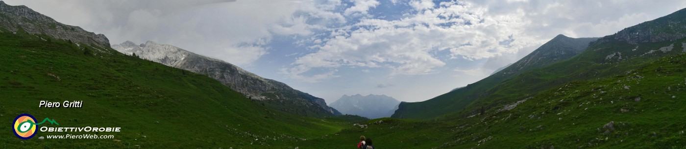 83 Scendendo i pascoli della Val Vedra.jpg